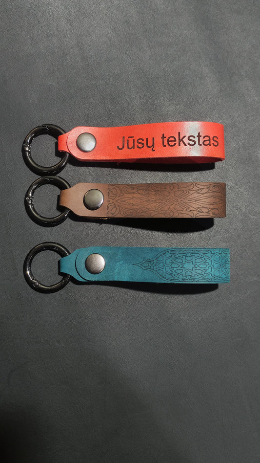 Graviruoti raktų pakabukai