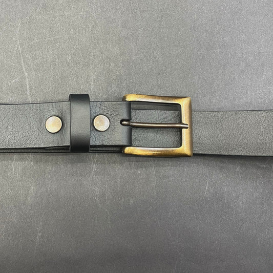 Moteriškas odinis diržas su sendinto žalvario spalvos sagtimi