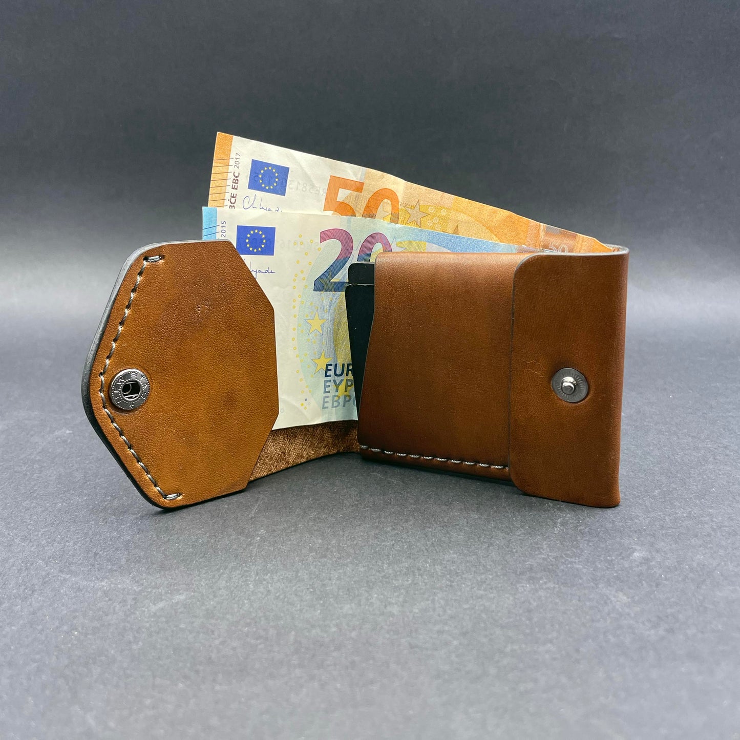 Nedidelė perlenkiama piniginė
