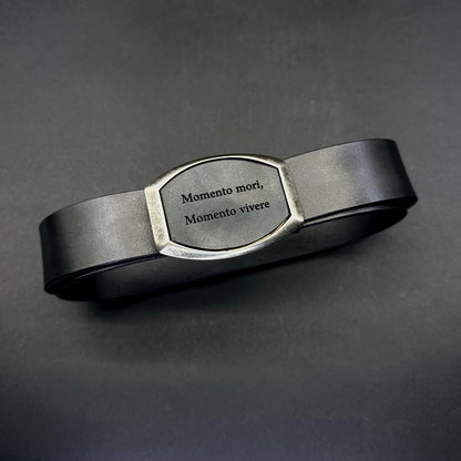 Odinis diržas su graviruota sagtimi