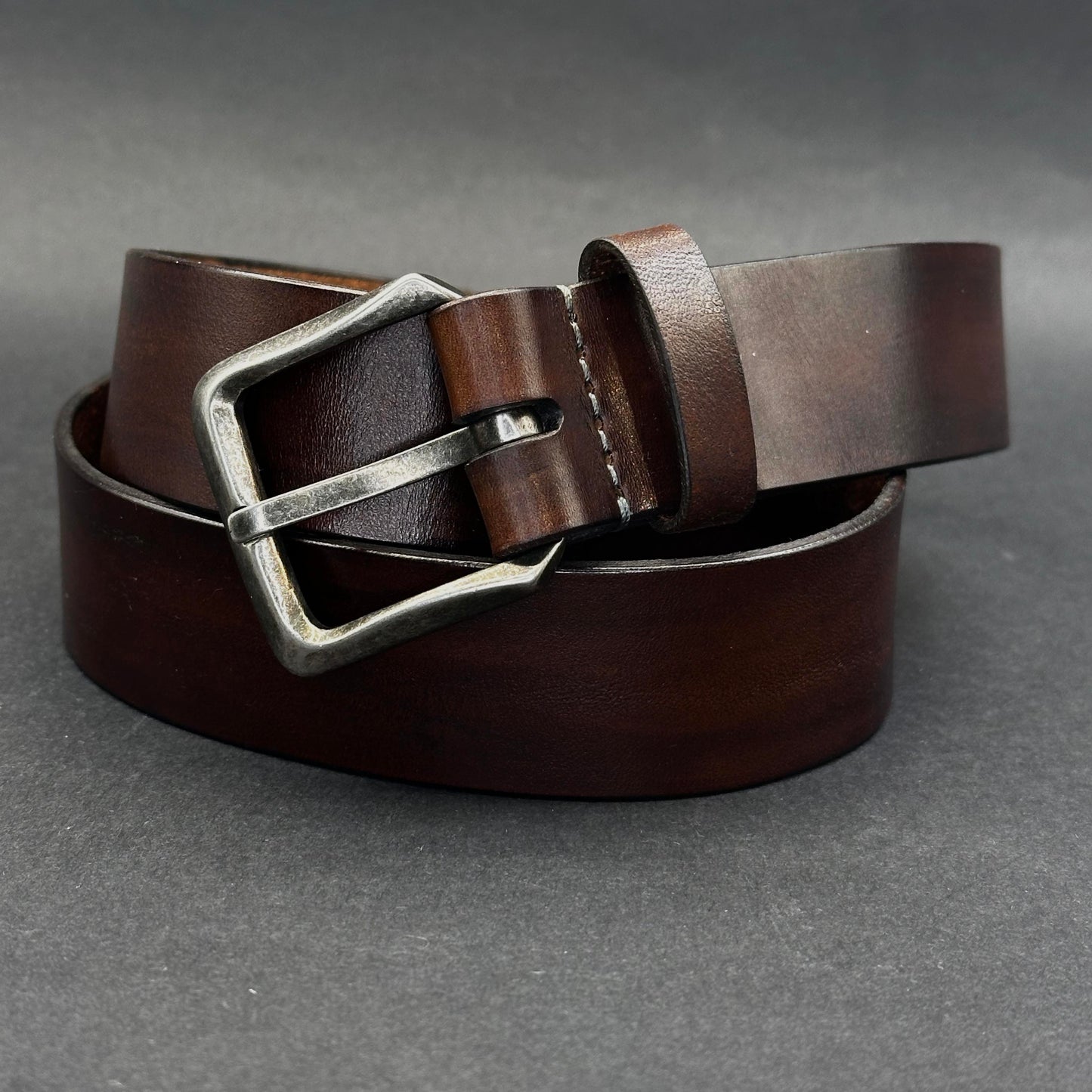 Odinis diržas su sendinta sidabro spalvos sagtim