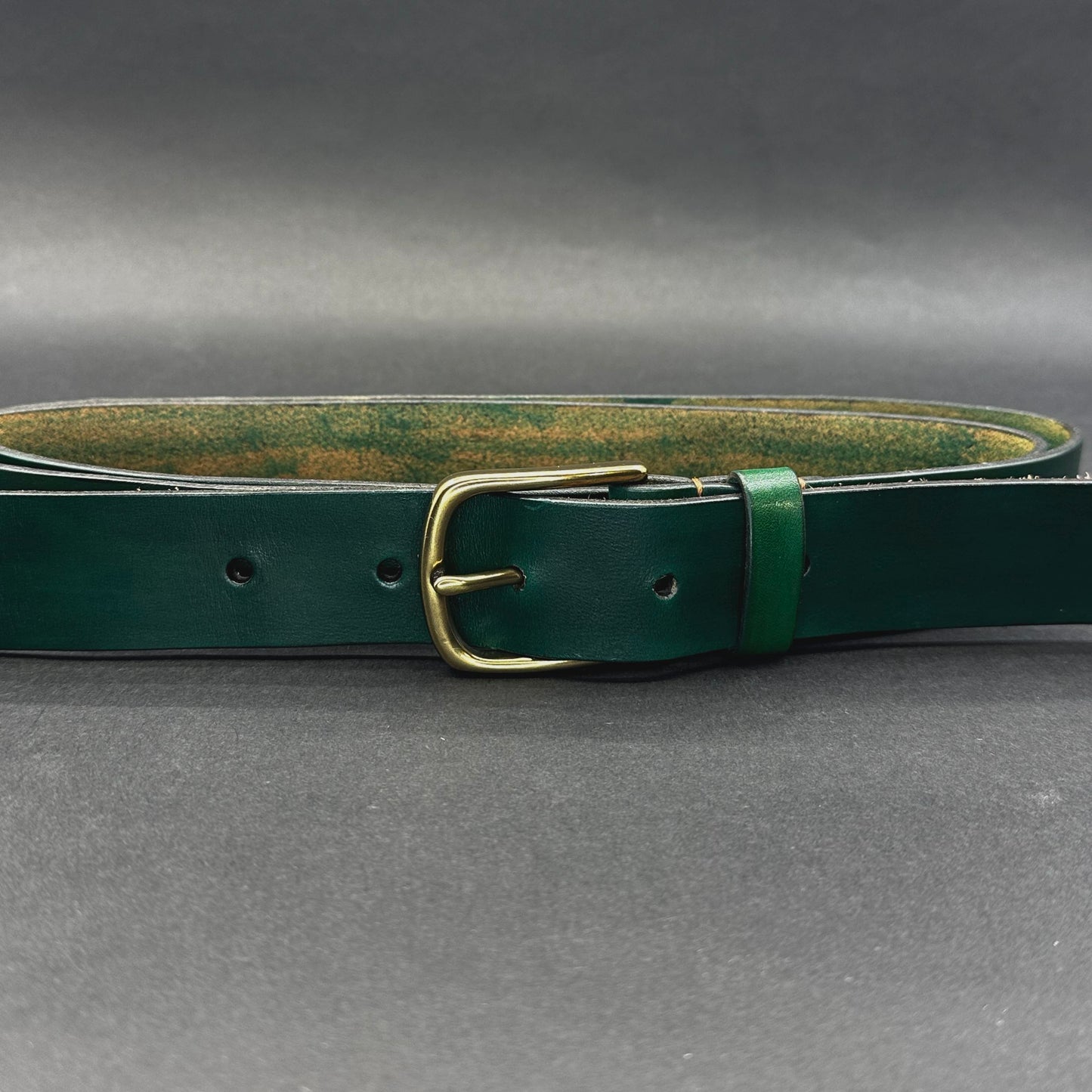 Odinis diržas su žalvarine sagtimi