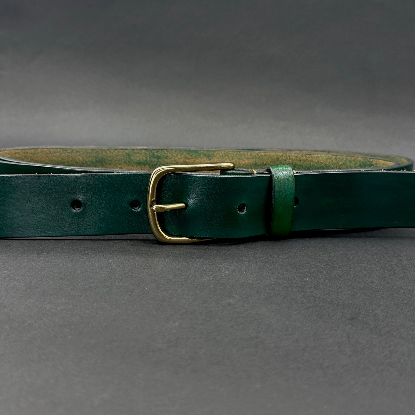 Odinis diržas su žalvarine sagtimi