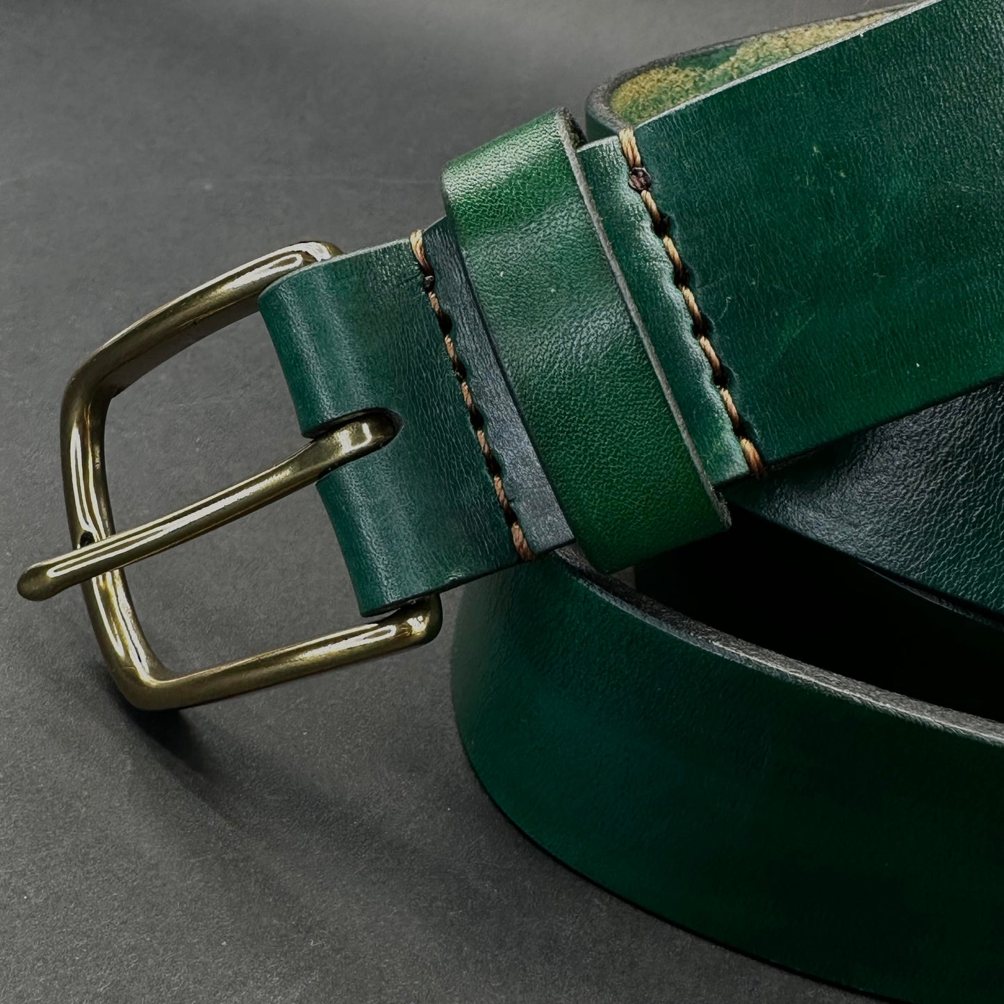 Odinis diržas su žalvarine sagtimi