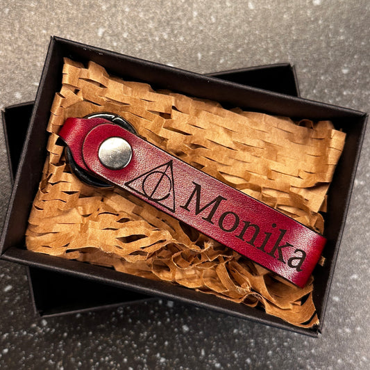 Graviruoti raktų pakabukai